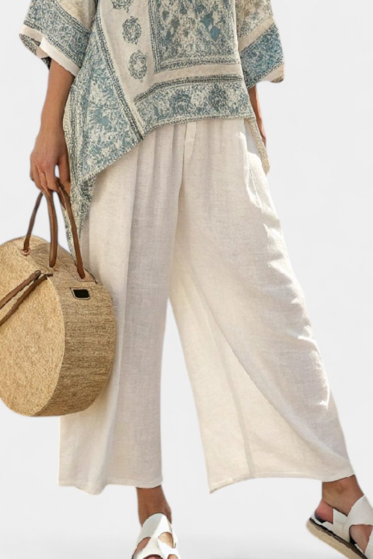 Annalisa – Comfortable Printed Blouse and Wide-Leg White Pants
