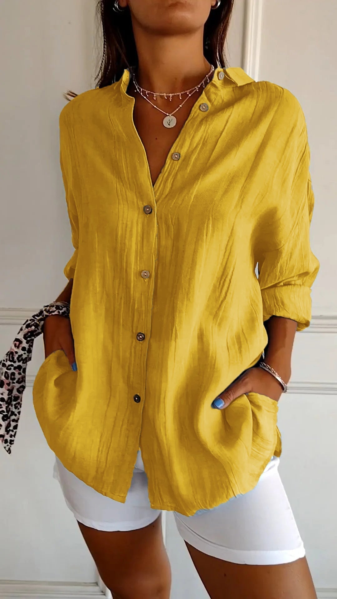 Ivy | Airy Buttoned Blouse
